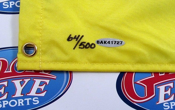 【伝説のチップイン ・バーディ！】タイガー・ウッズUDA製限定品直筆サイン+"05 CHAMPION"書き込み入り 2005年MASTERSピン・フラッグ#64/500 TIGER WOODS 